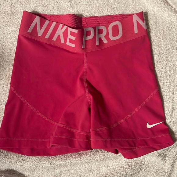Nike Pants - Nike pro with a wide Waistband